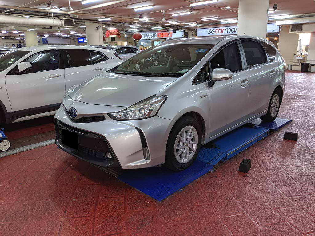 Toyota Prius Alpha 1.8S CVT (Hybrid)