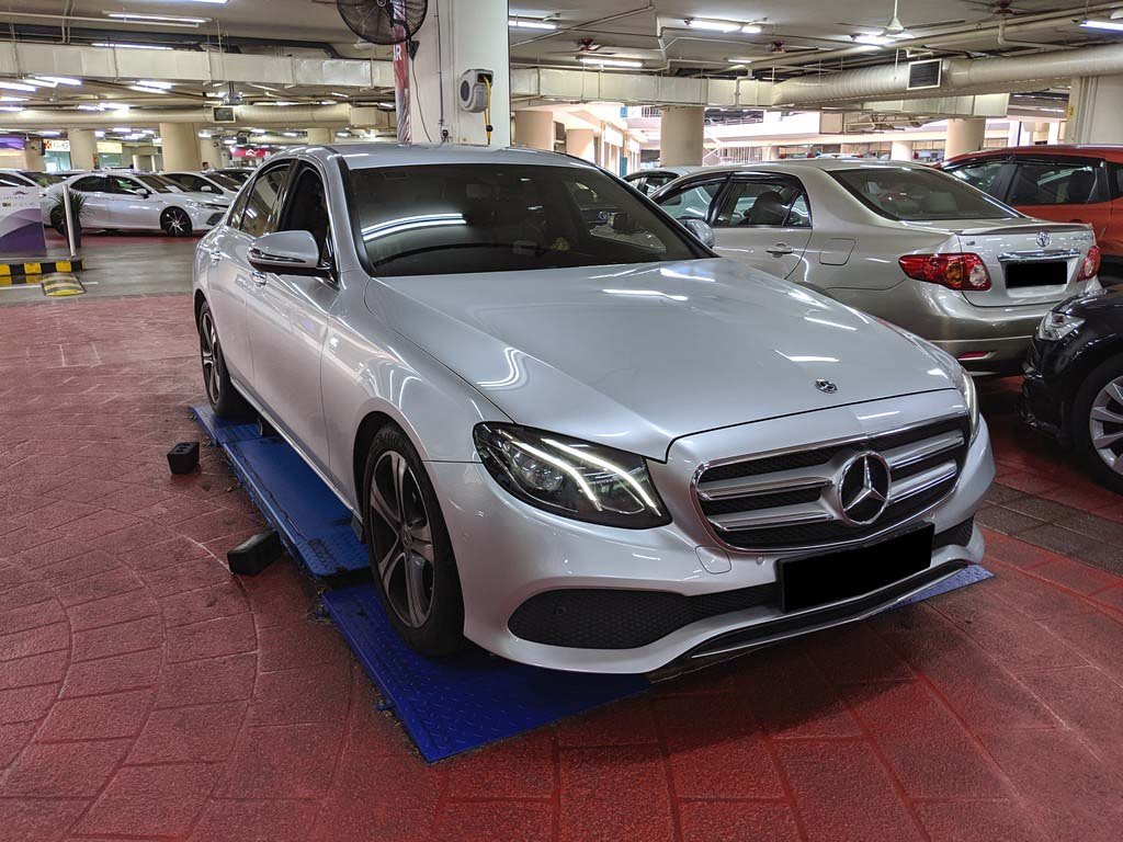 Mercedes Benz E200 Sedan AVG (R18 LED)