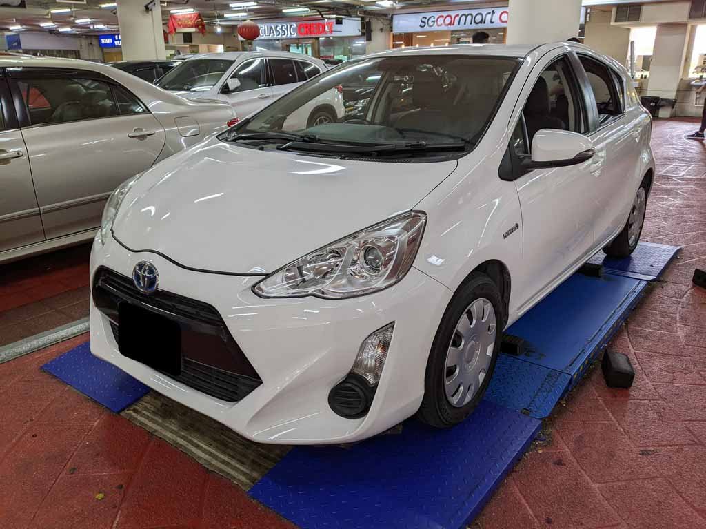 Toyota Aqua 1.5s A (Hybrid)