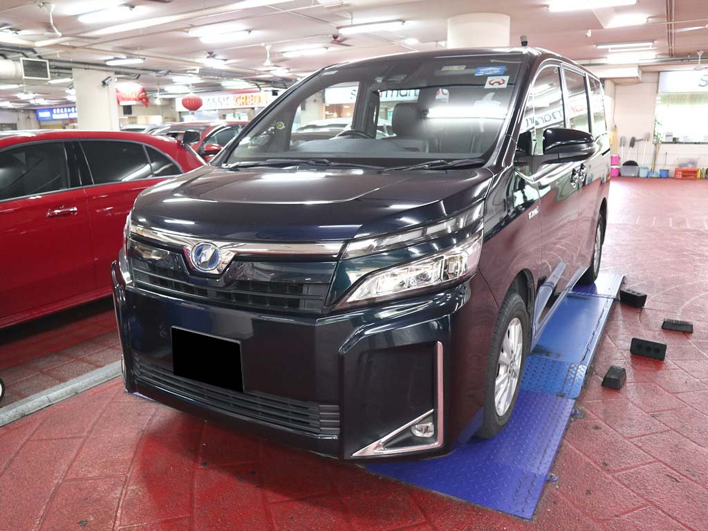 Toyota Voxy 1.8V CVT (Hybrid)