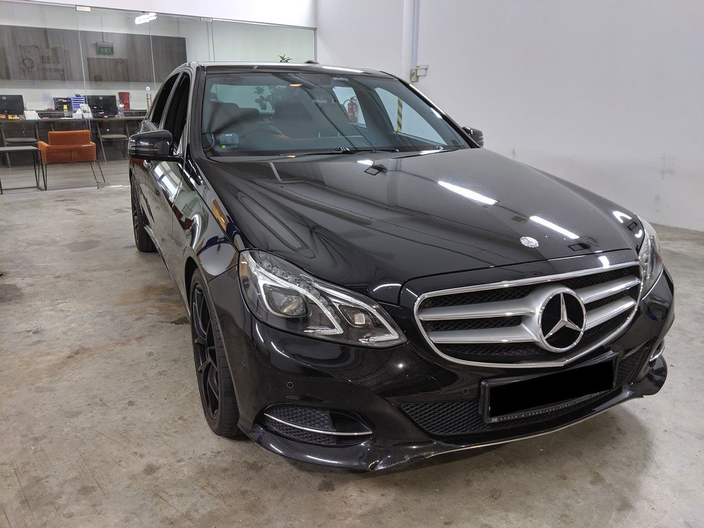 Mercedes Benz E250 Sedan (r18)
