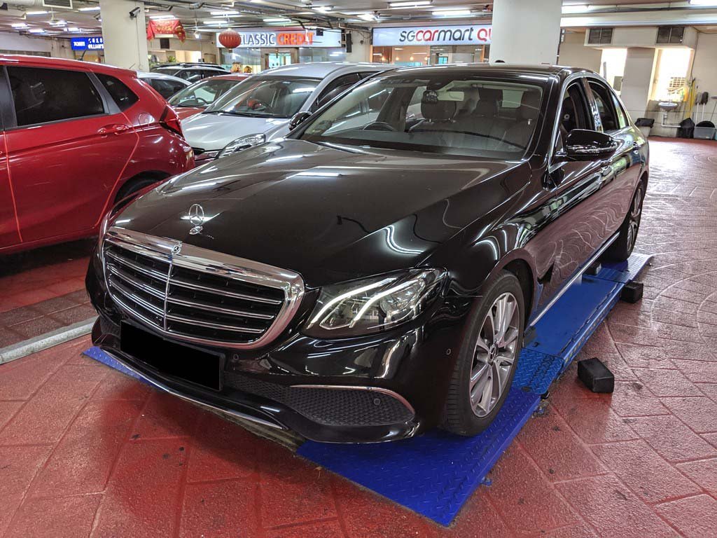 Mercedes Benz E200 Sedan Exclusive (R18 LED)