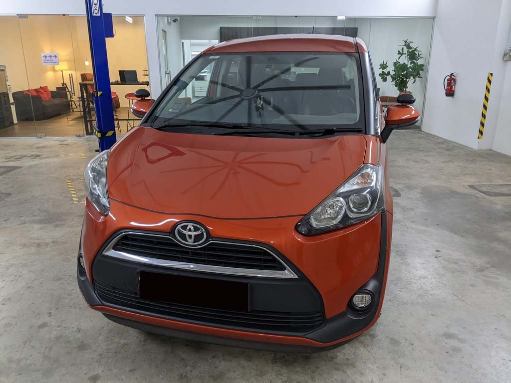 Toyota Sienta Standard (auto)