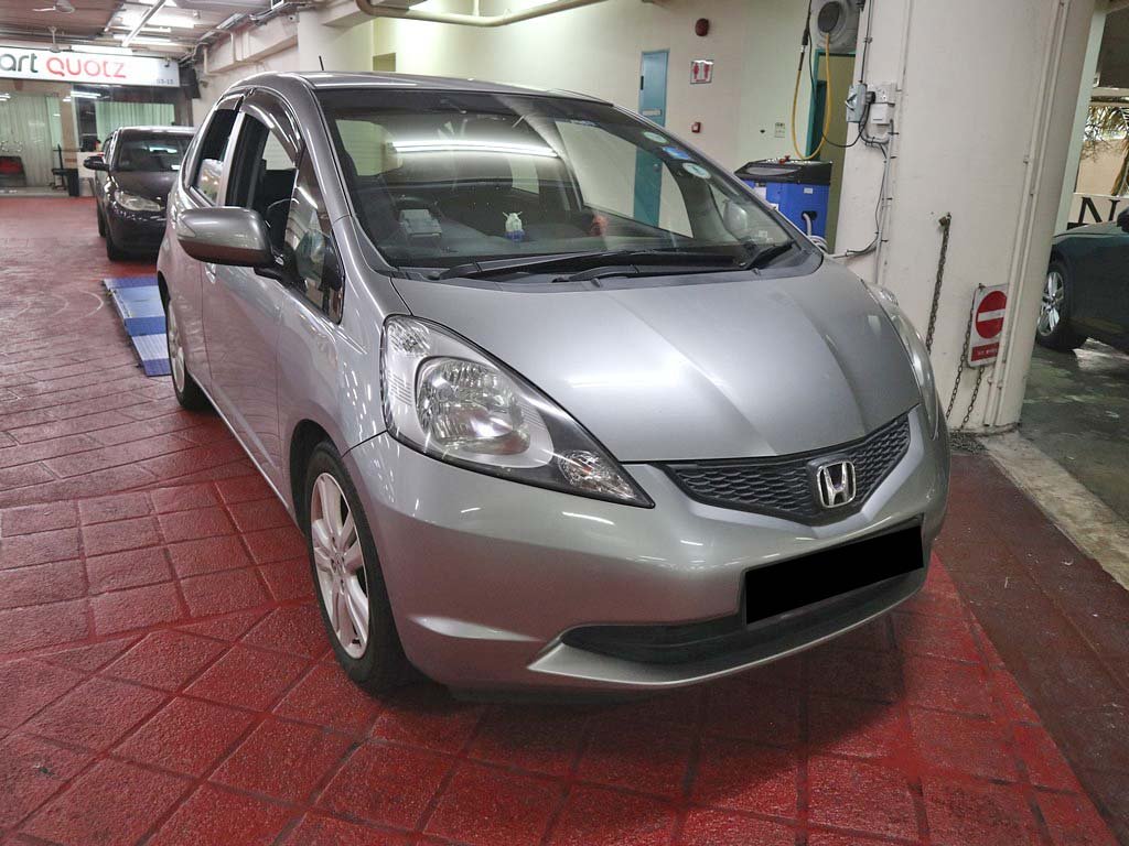 Honda Jazz 1.3L A (COE Till 10/2028)