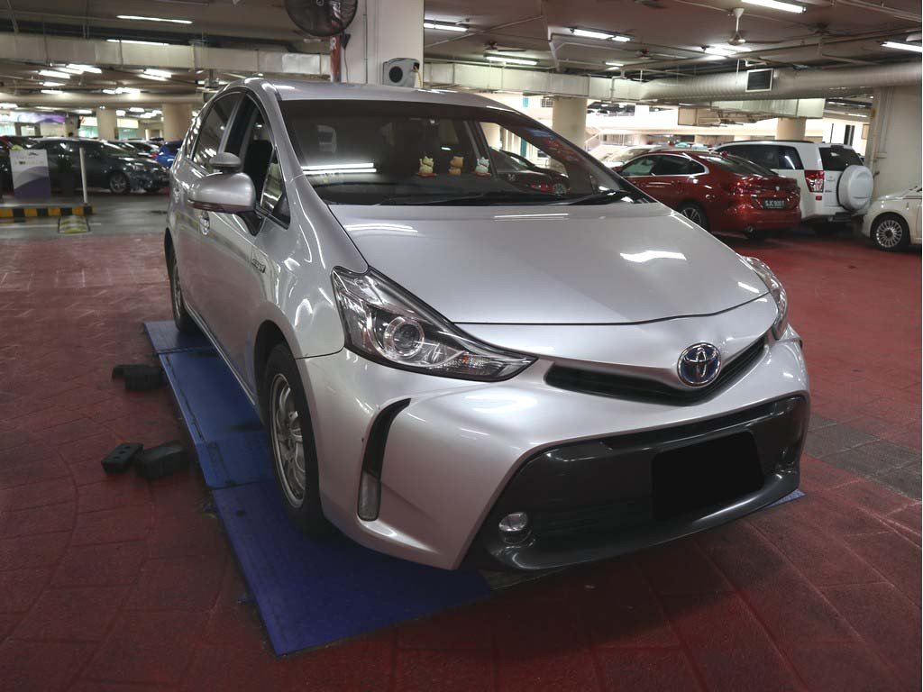 Toyota Prius Alpha 1.8S CVT (Hybrid)