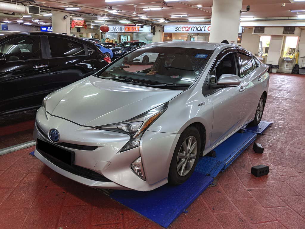 Toyota Prius 1.8S AT (Hybrid)