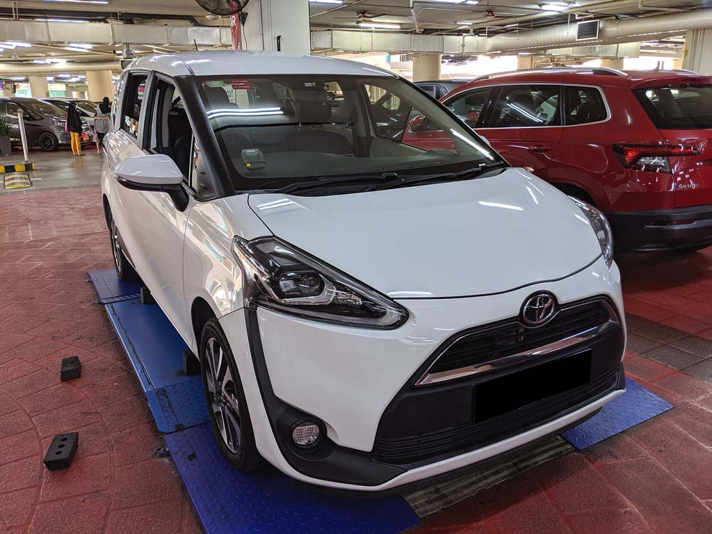 Toyota Sienta Elegance (Auto)