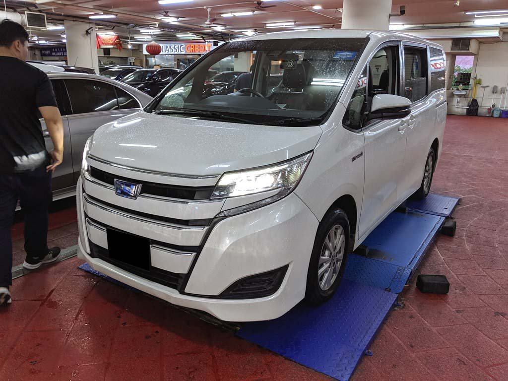 Toyota Noah 1.8X CVT (Hybrid)