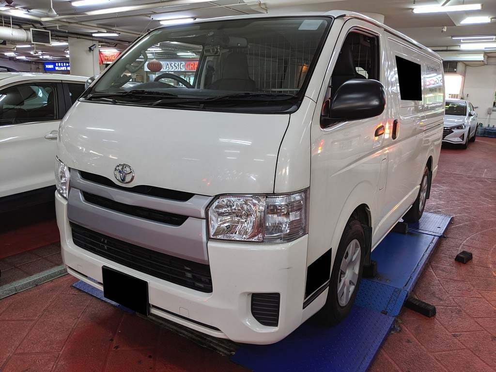 Toyota Hiace Van Turbo 5DR MT
