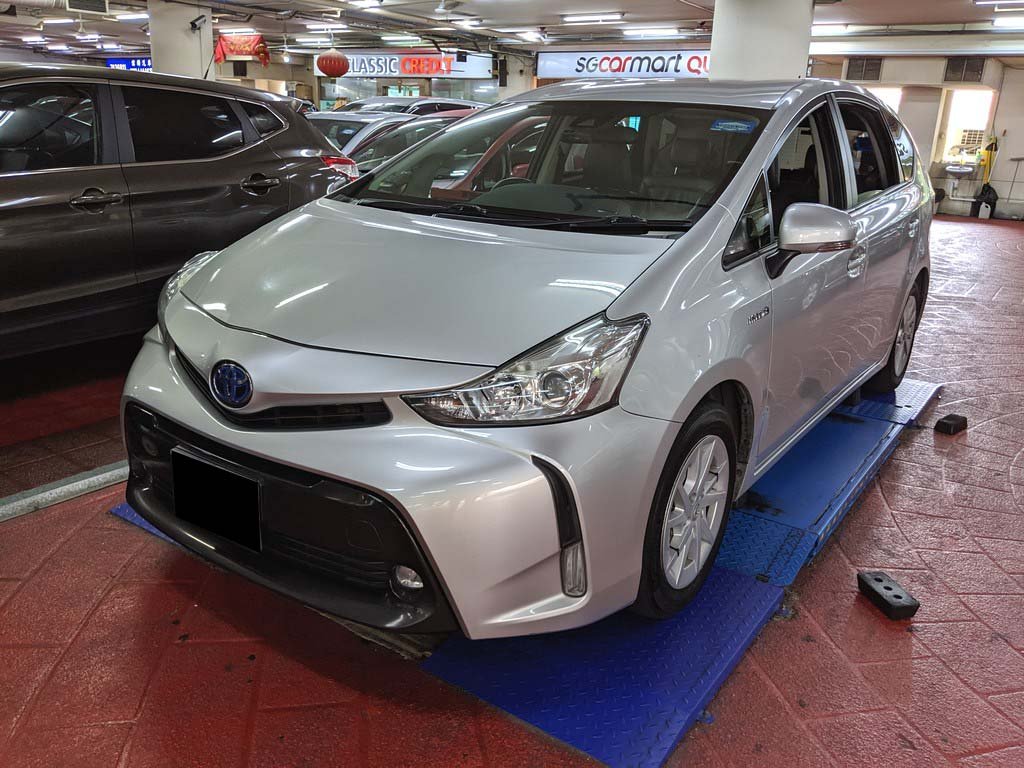Toyota Prius Alpha 1.8S CVT (Hybrid)
