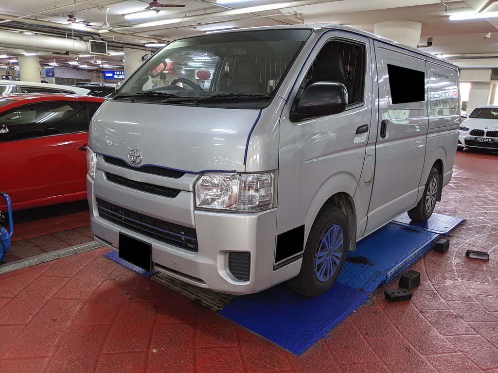 Toyota Hiace Van Turbo 4DR AT