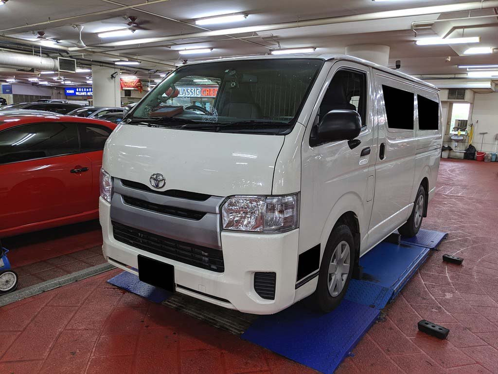 Toyota Hiace Van Turbo 4DR AT