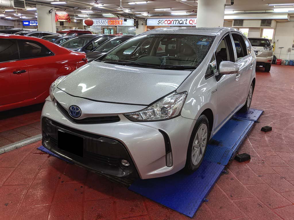 Toyota Prius Alpha 1.8S CVT (Hybrid)