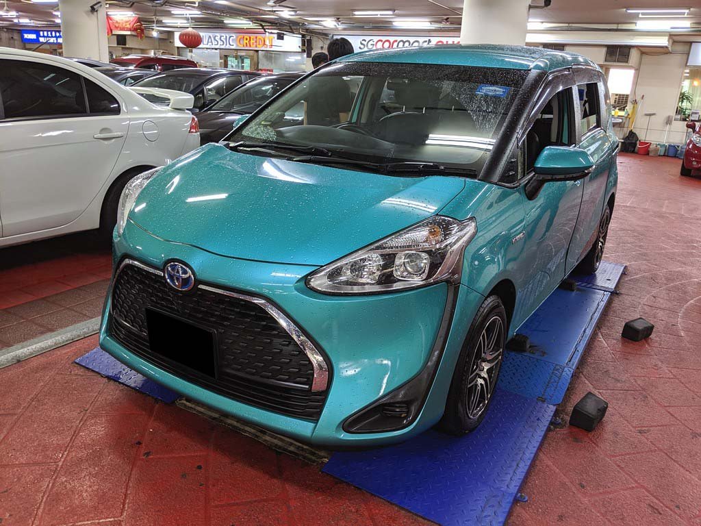 Toyota Sienta 1.5X CVT (Hybrid)