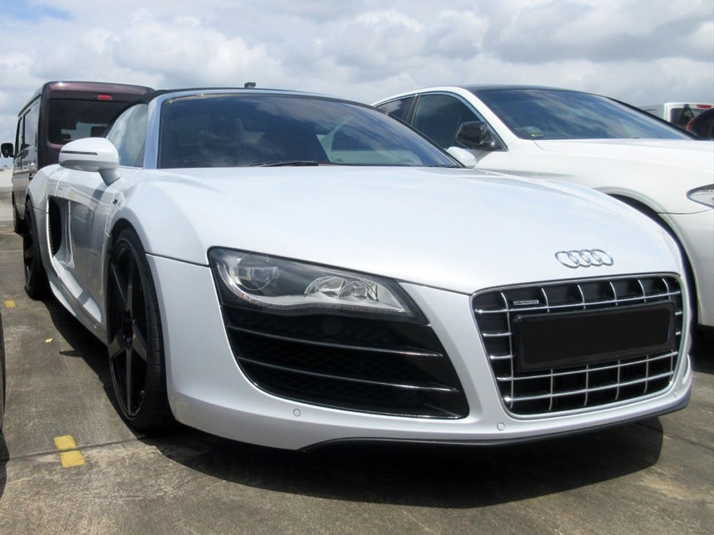 Audi R8 Spyder 5.2 Fsi Qu R Tronic (COE Till 03/2030)