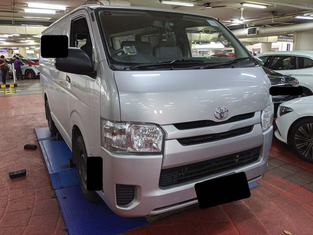 Toyota Hiace Van Turbo 4DR At