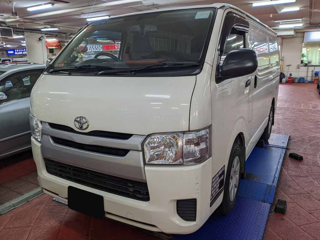 Toyota Hiace Van Turbo 5dr MT