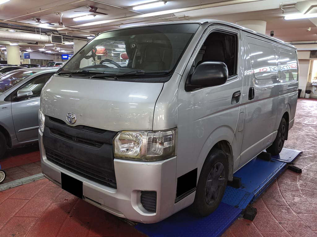 Toyota Hiace Van Turbo 5DR MT