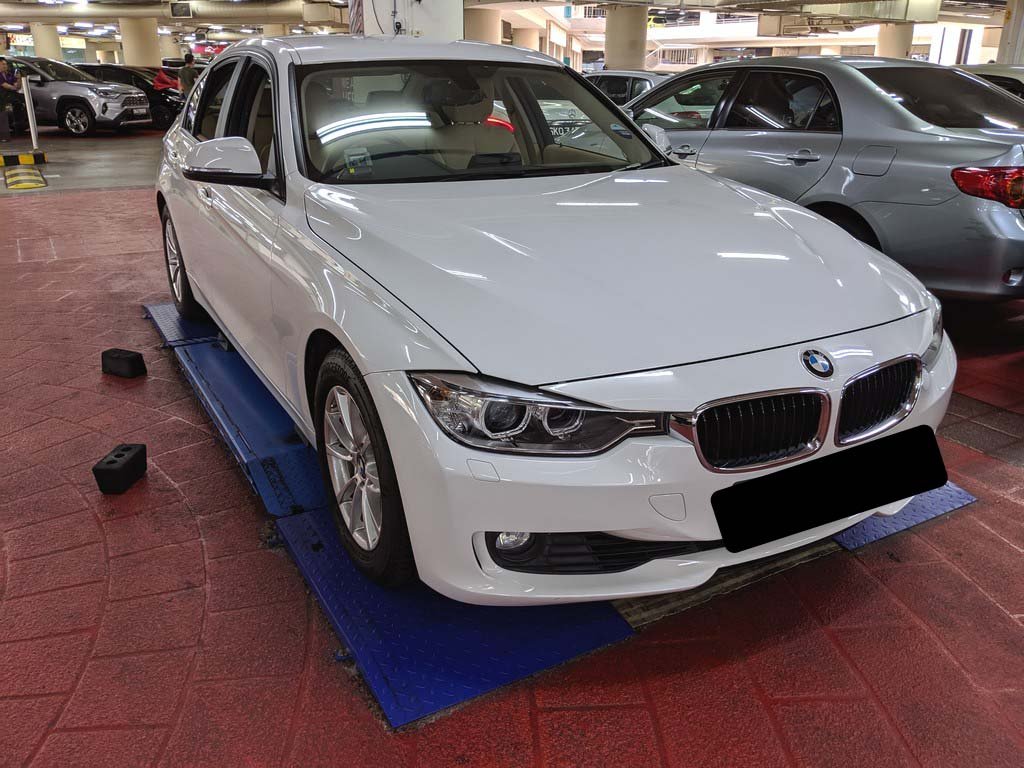 BMW 320I Sedan AT D/AB 4DR ABS HID