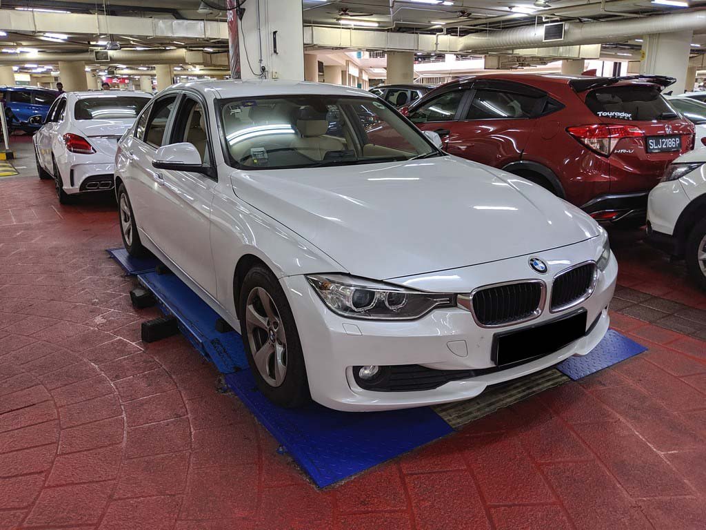 BMW 320I Efficientdynamics A/T 2WD NAV HID