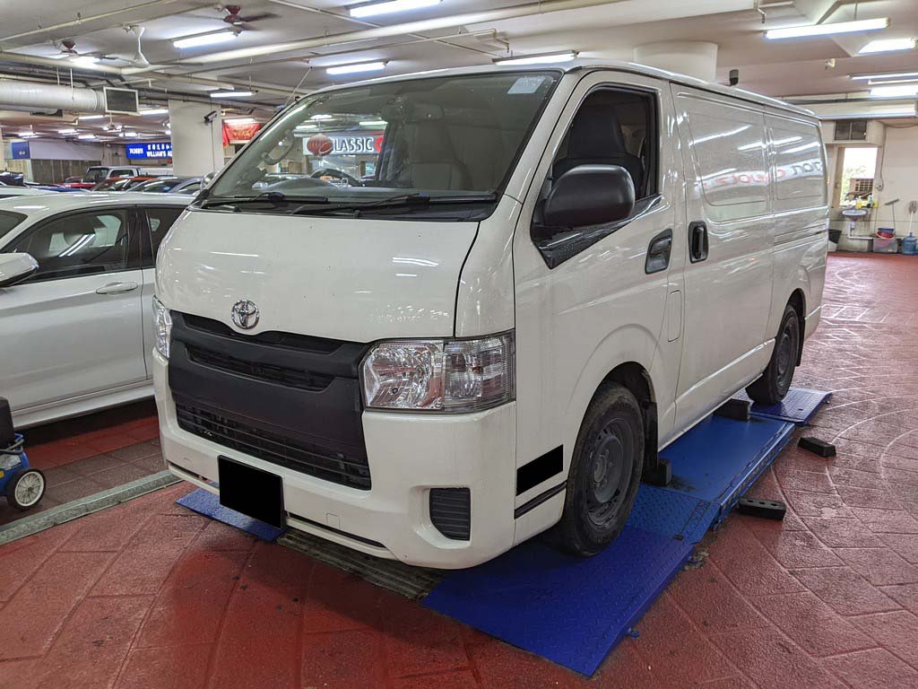 Toyota Hiace Van Turbo 5DR MT