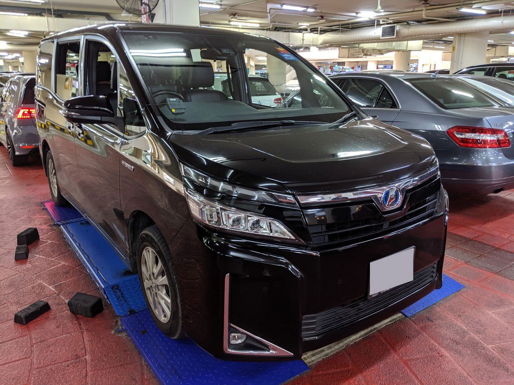 Toyota Voxy Hybrid 1.8v Cvt (Hybrid)