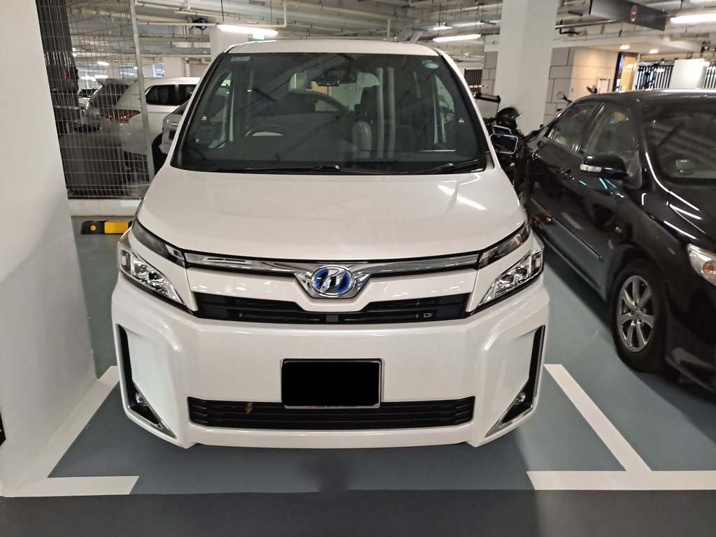 Toyota Voxy 1.8V At (Hybrid)