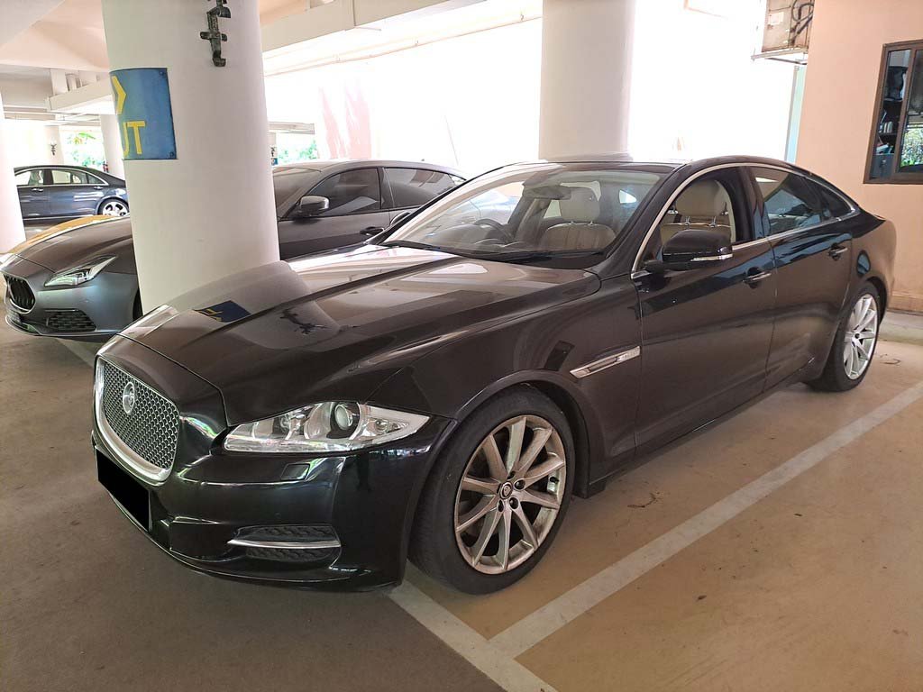 Jaguar XJ 3.0L Diesel SWB PL AT ABS D/AB HID (COE Till 05/2031)