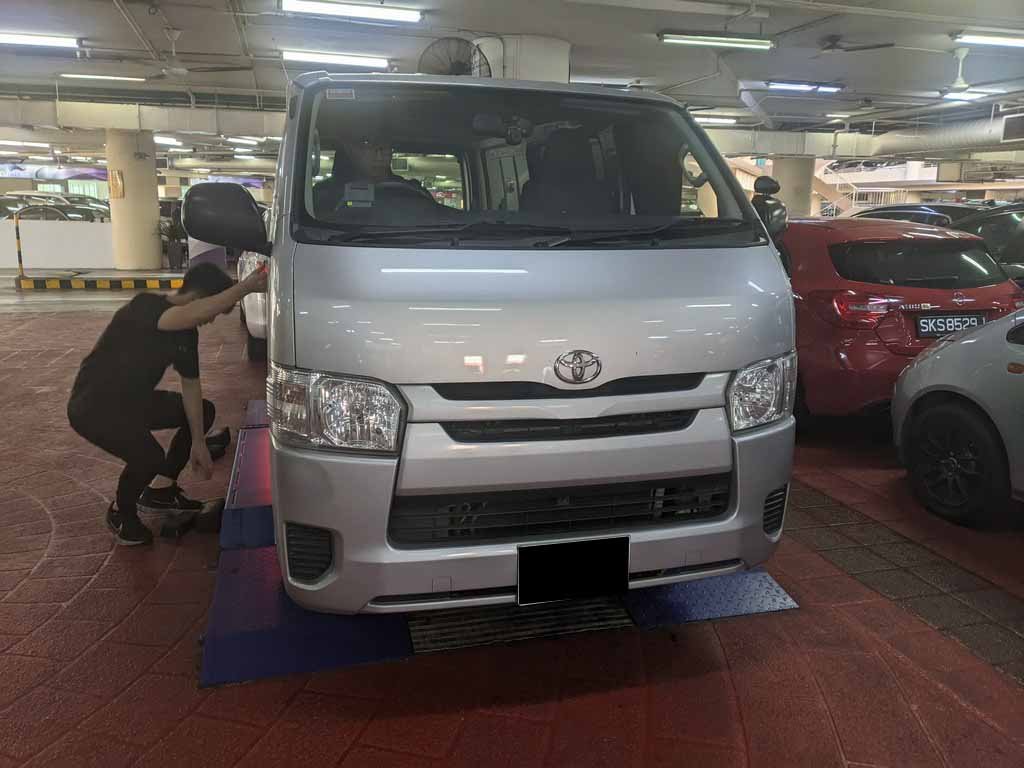 Toyota Hiace Van Turbo 4dr At