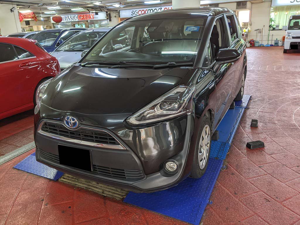 Toyota Sienta 1.5G CVT (Hybrid)