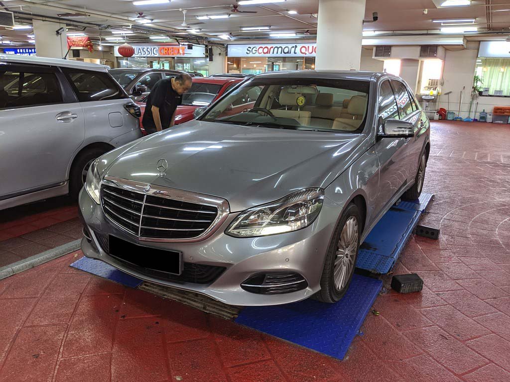 Mercedes Benz E200 Sedan (R17)