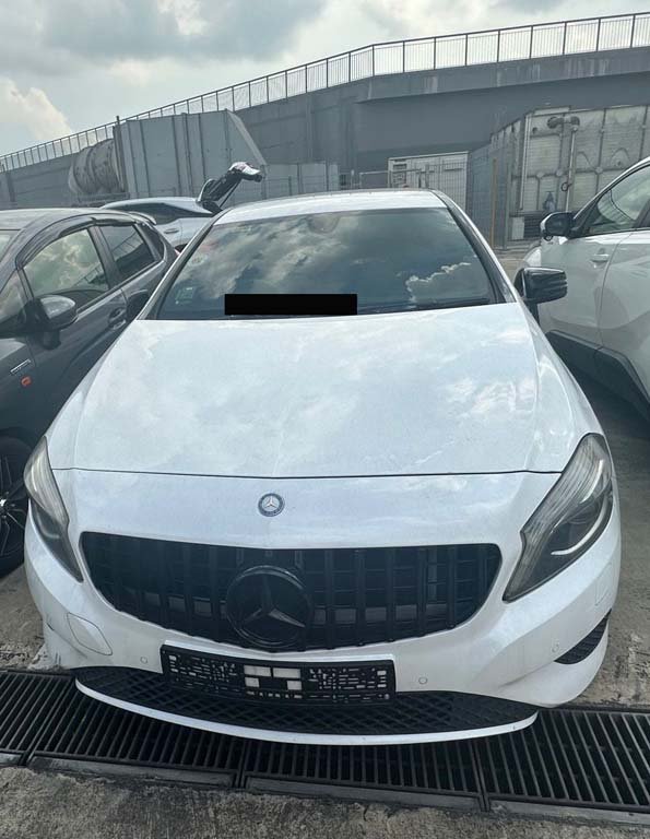 Mercedes Benz A200 (Bi Xenon) (COE TILL 02/2032)