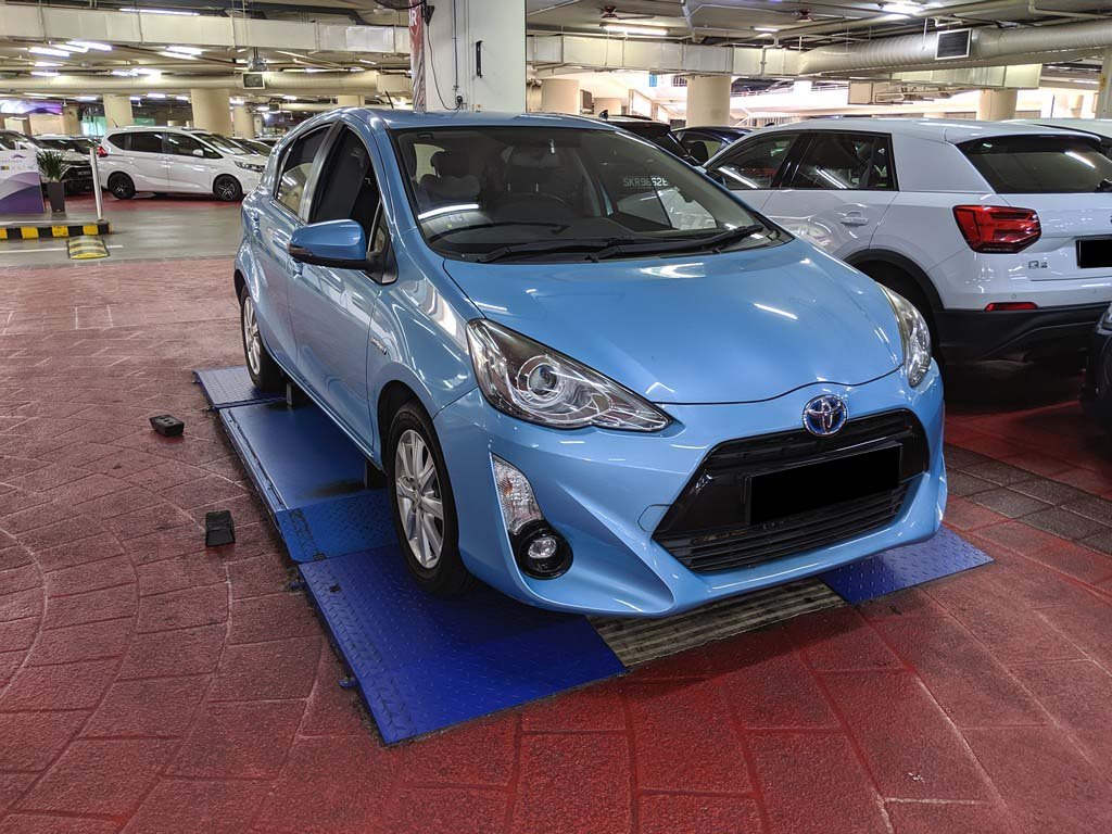 Toyota Prius C 1.5 CVT (Hybrid)
