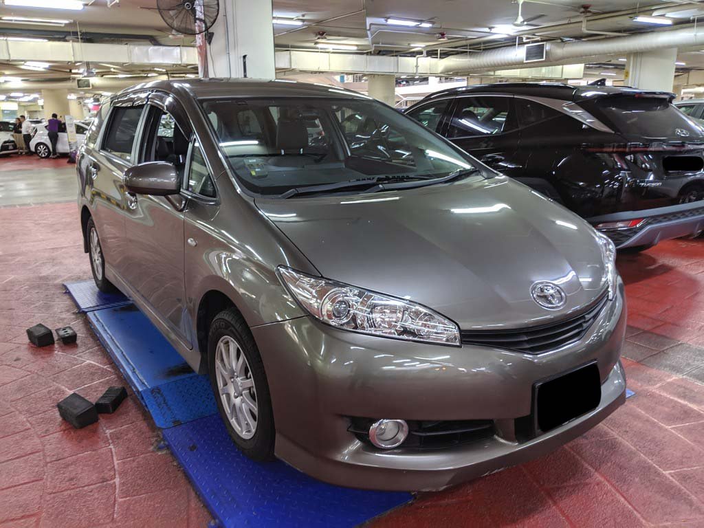 Toyota Wish 2.0 Auto (COE Till 9/2030)