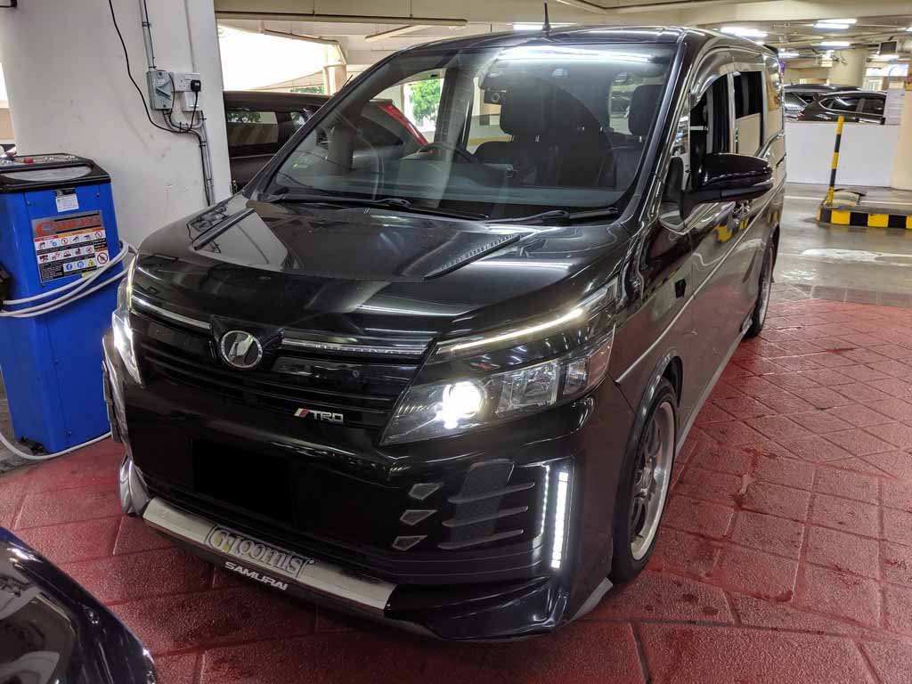 Toyota Voxy 2.0X CVT