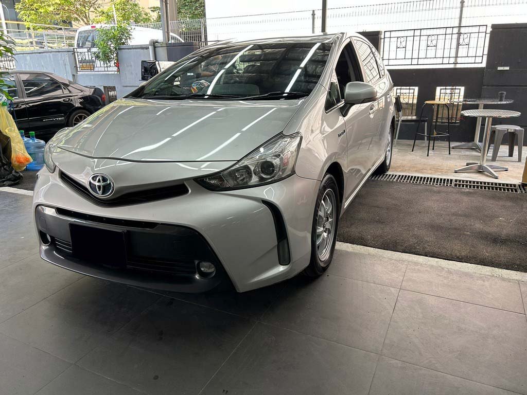 Toyota Prius Alpha 1.8S A (Hybrid)