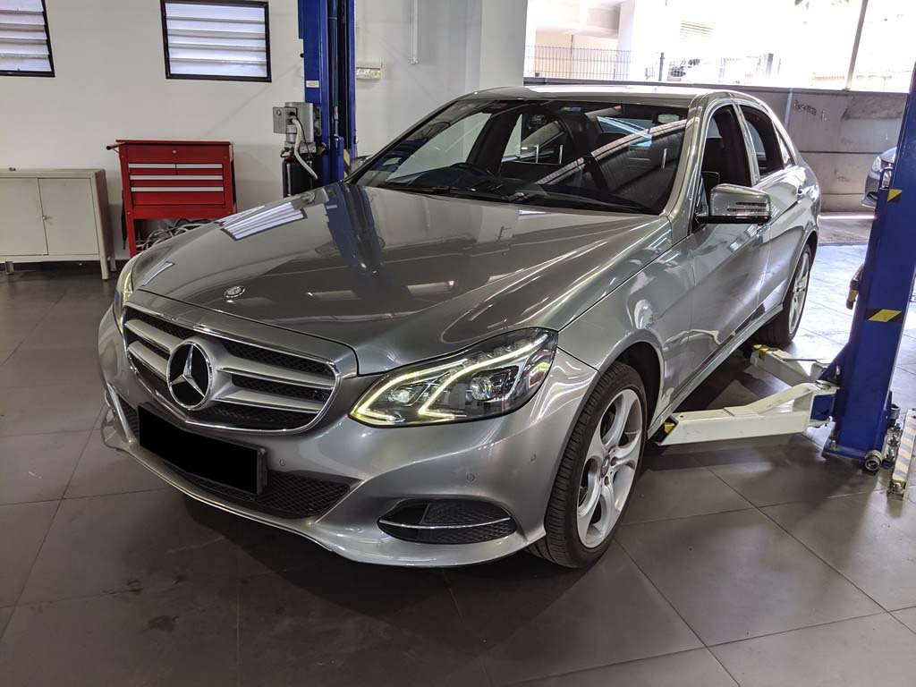 Mercedes Benz E400 Sedan (R18)