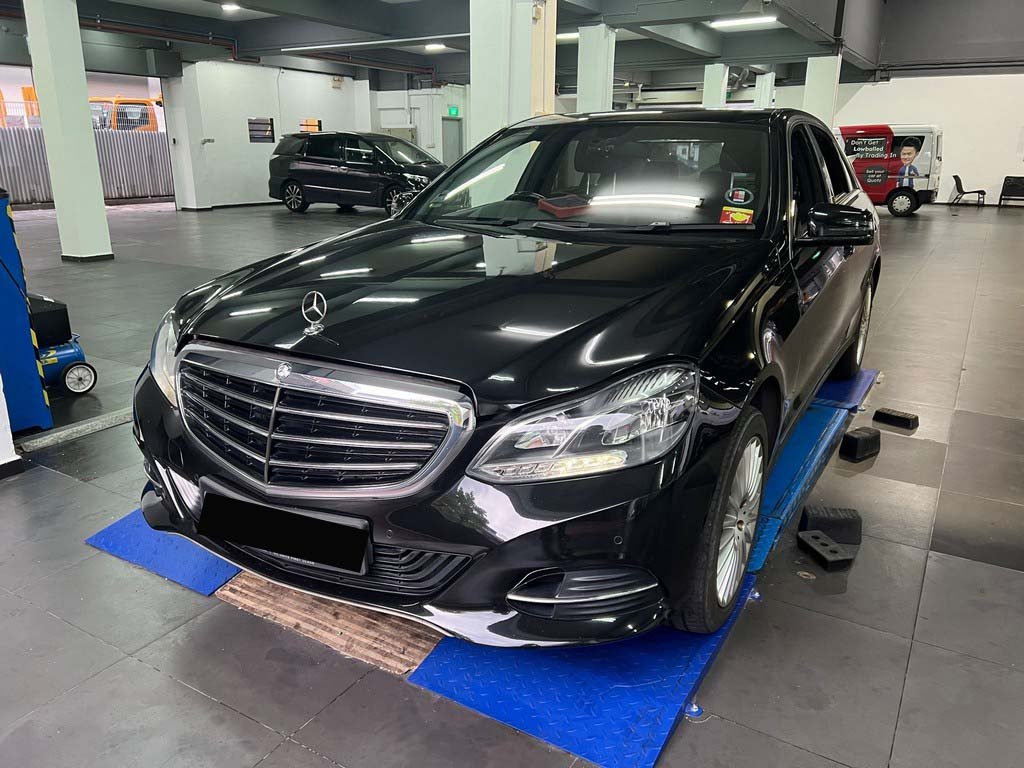 Mercedes Benz E200 Sedan (R17)