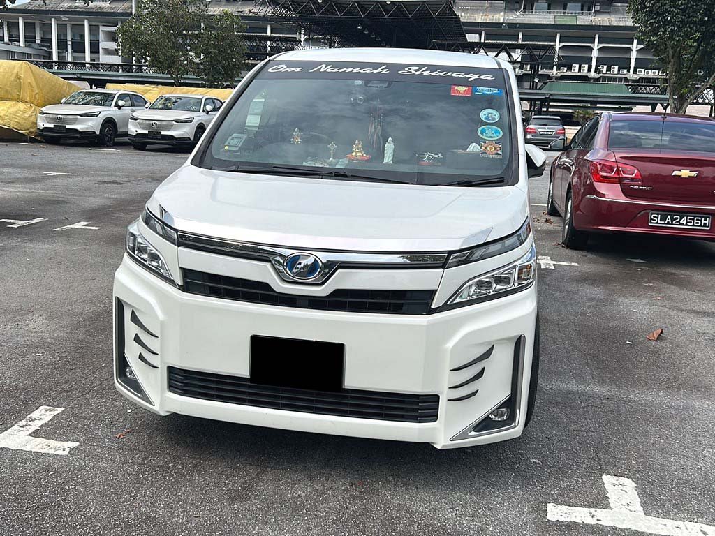 Toyota Voxy Hybrid 1.8v Cvt