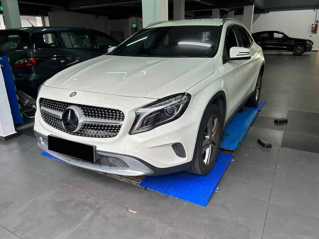 Mercedes Benz Gla180 (r18 Bi)