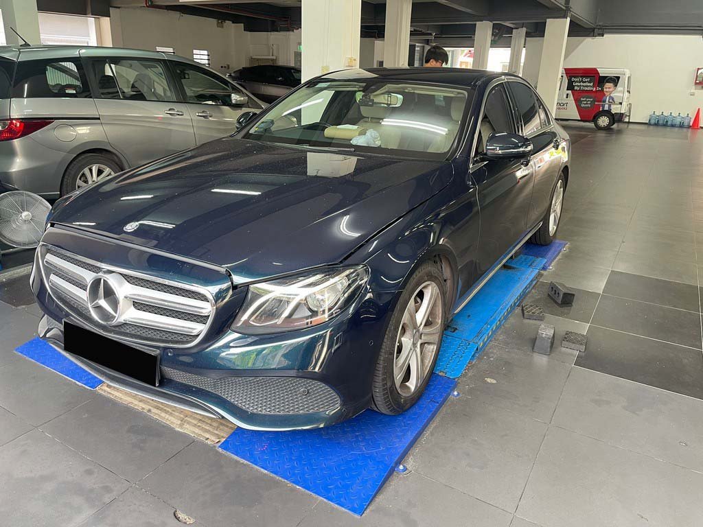 Mercedes Benz E200 AVG (R18 Led)