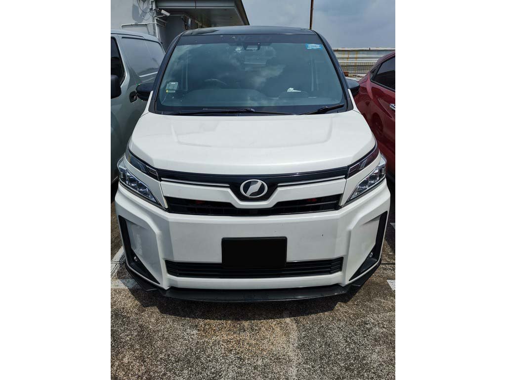 Toyota Voxy 1.8V CVT (Hybrid)