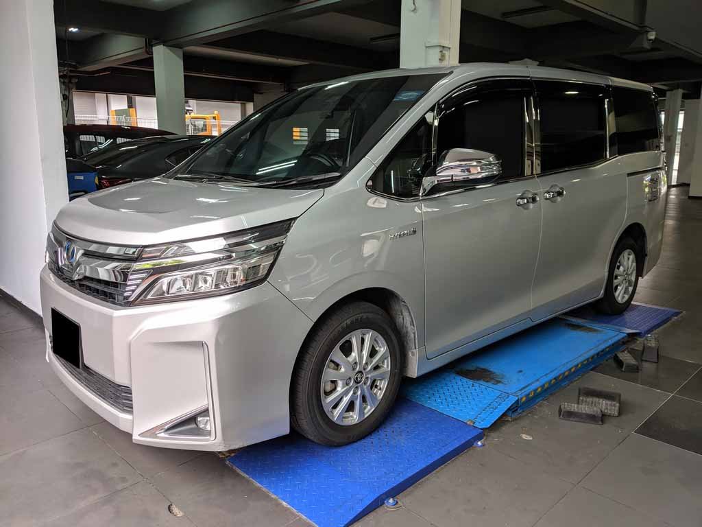 Toyota Voxy 1.8v A (Hybrid)