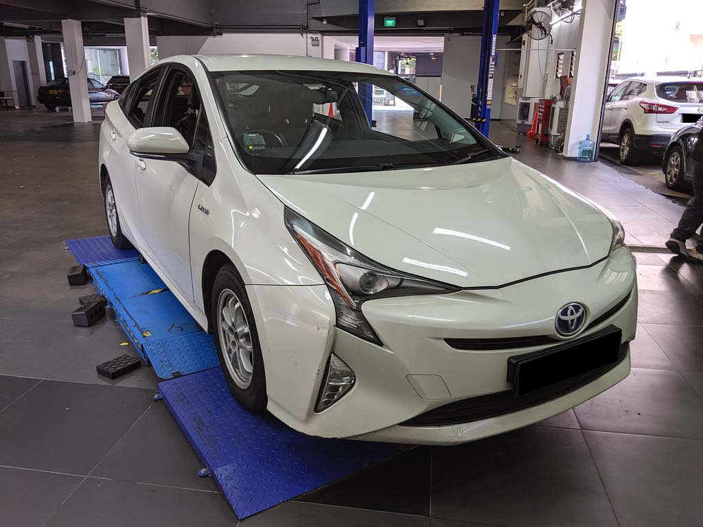 Toyota Prius 1.8 CVT (Hybrid)