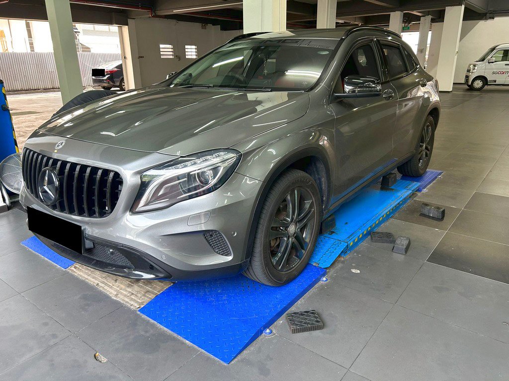 Mercedes Benz Gla180 (r18 Bi)