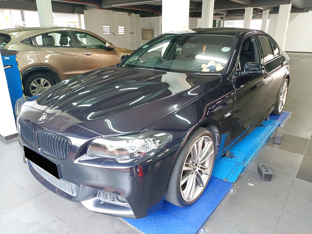 BMW 535I Sedan AT ABS D/AB 2WD HID DSC NAV (COE Till 08/2030)