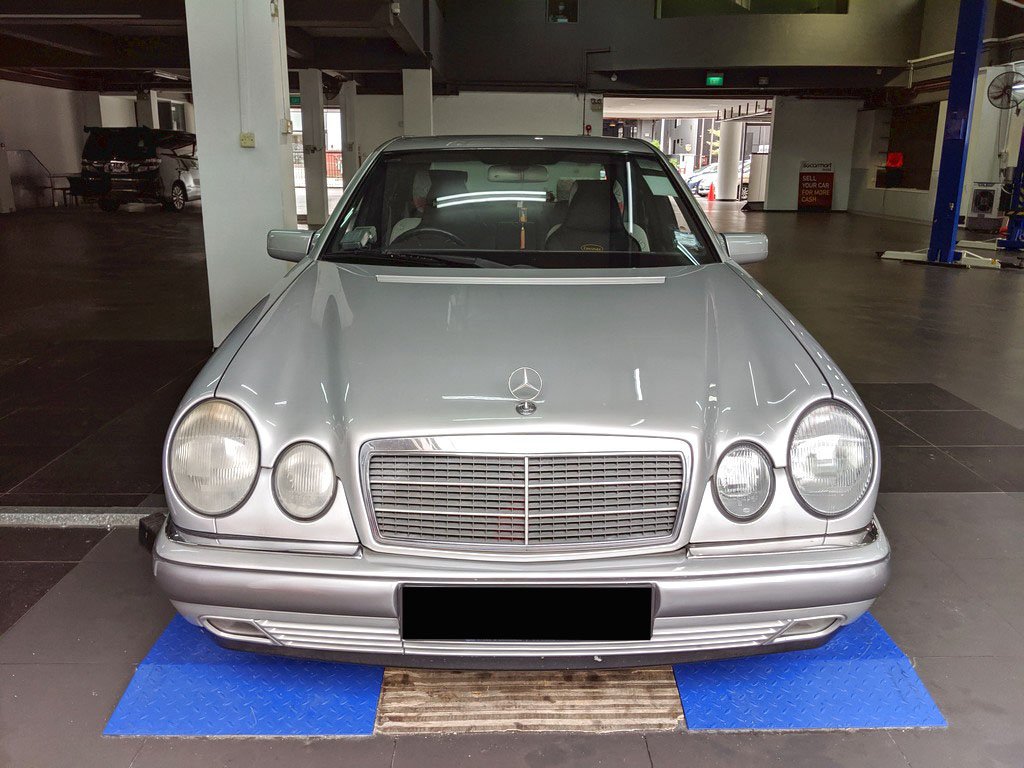 Mercedes Benz E240 Auto (COE Till 12/2027)