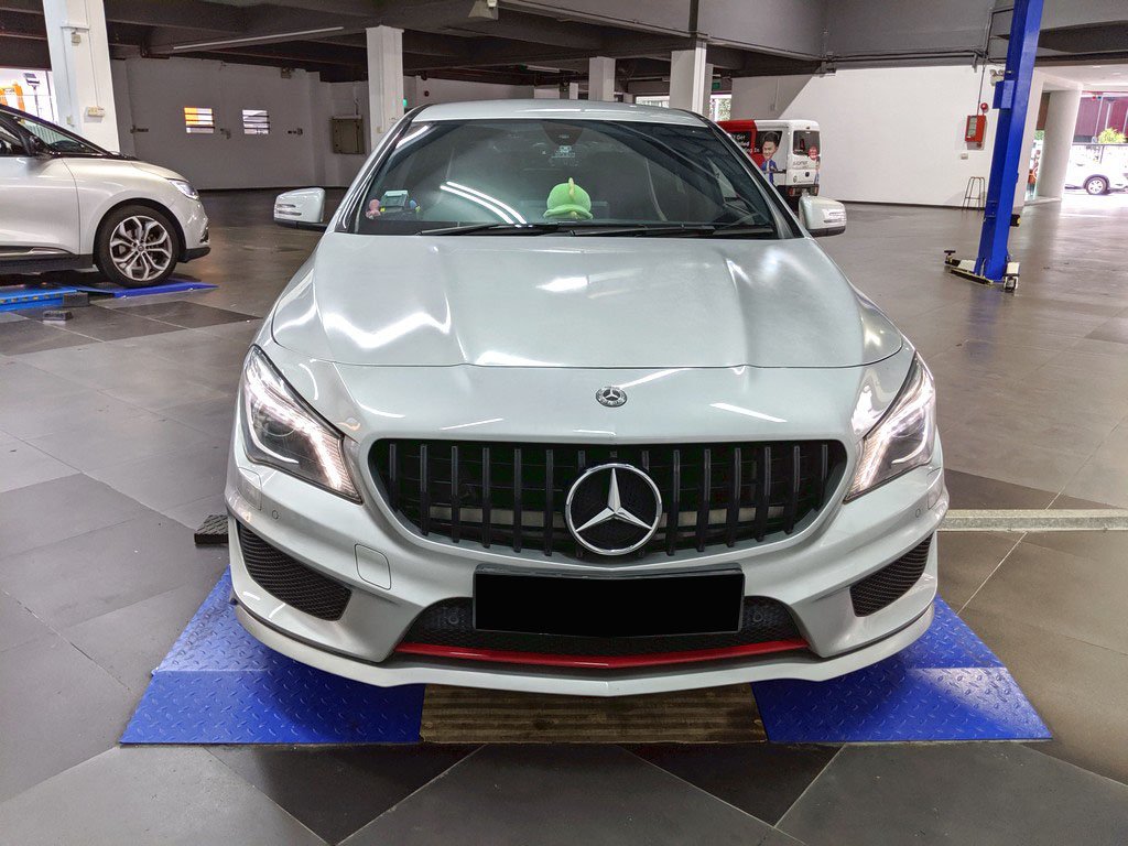 Mercedes Benz CLA250 Sport (R18 BI)