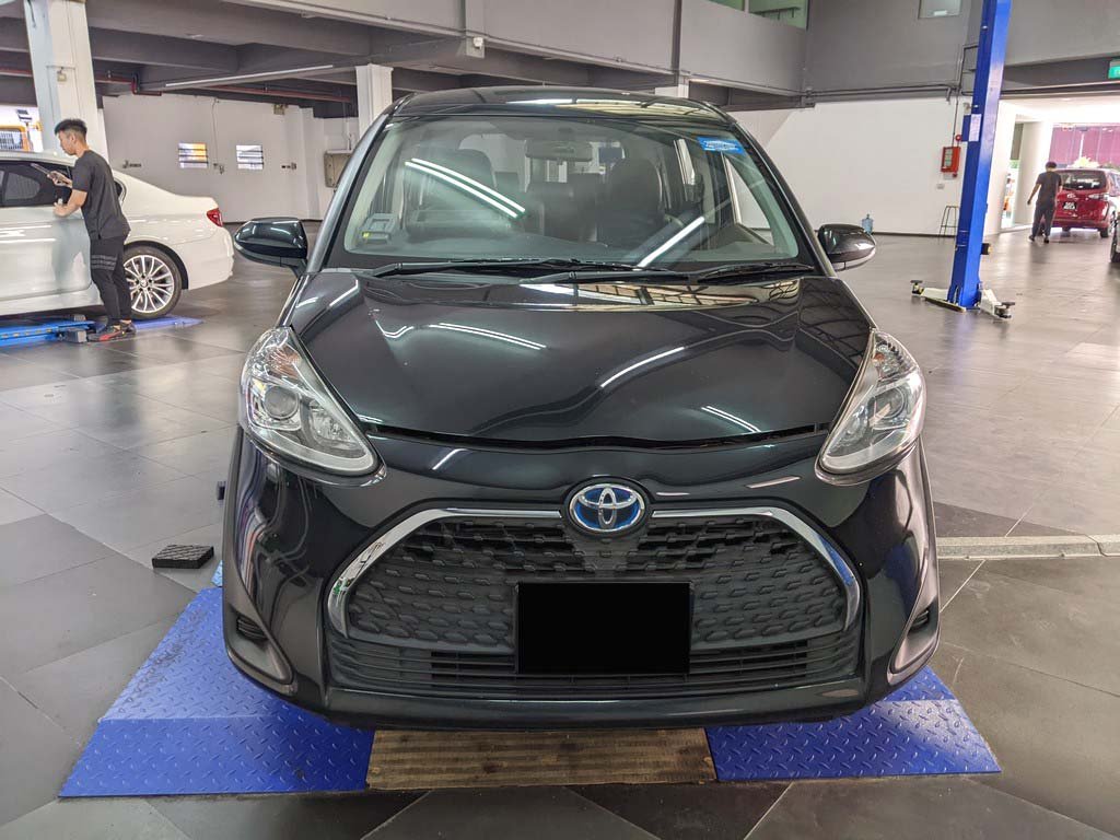 Toyota Sienta 1.5X CVT (Hybrid)
