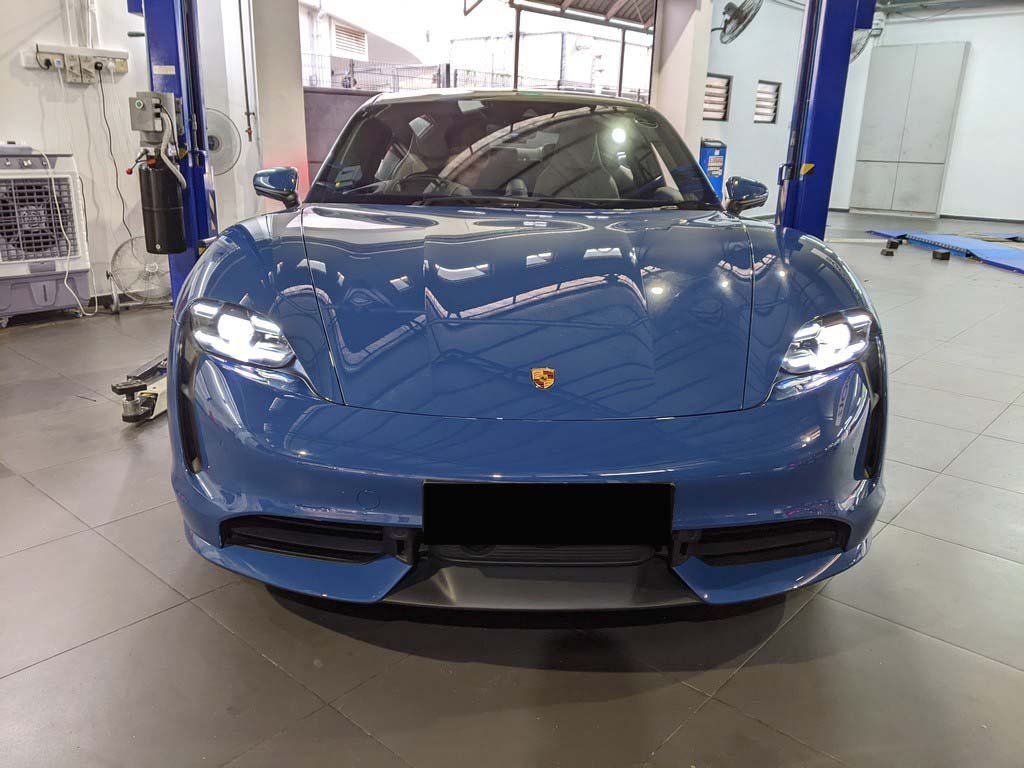 Porsche Taycan Turbo 4+1 Sunroof (Electric Vehicle)